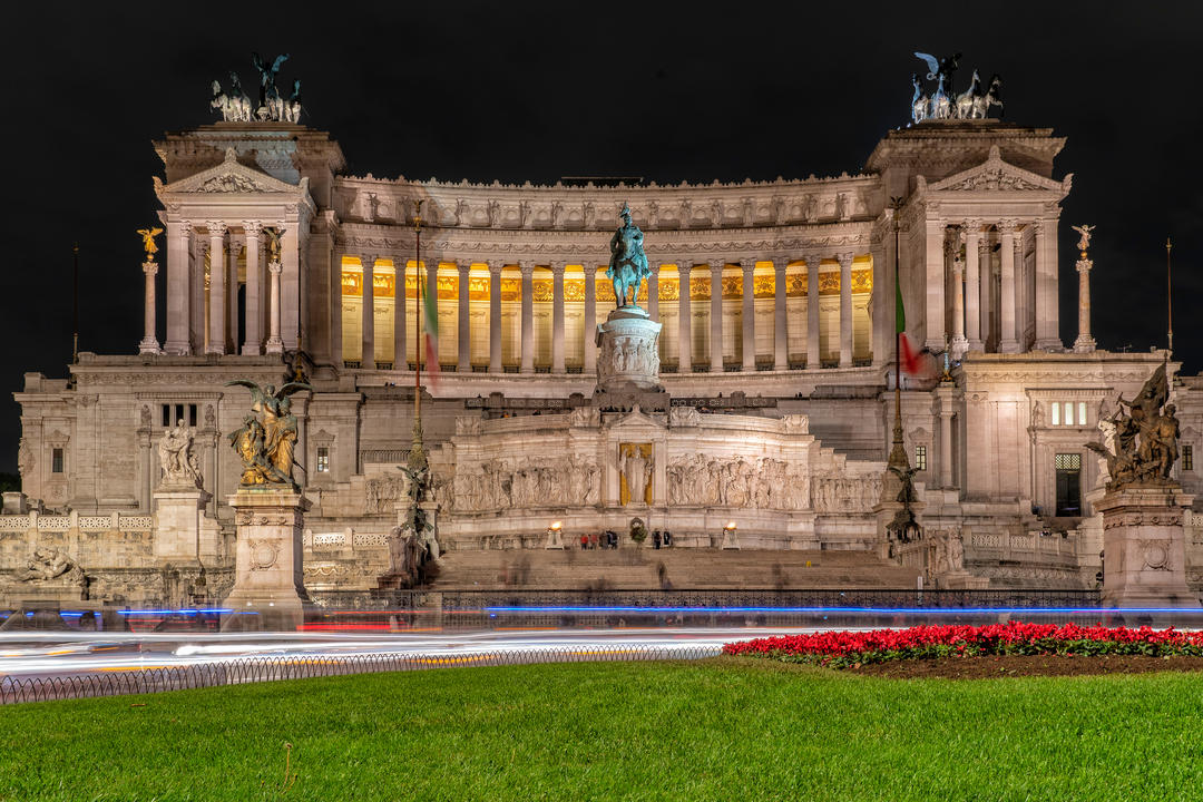 Vittoriano - a monument to Victor Emmanuel II in Rome: photo