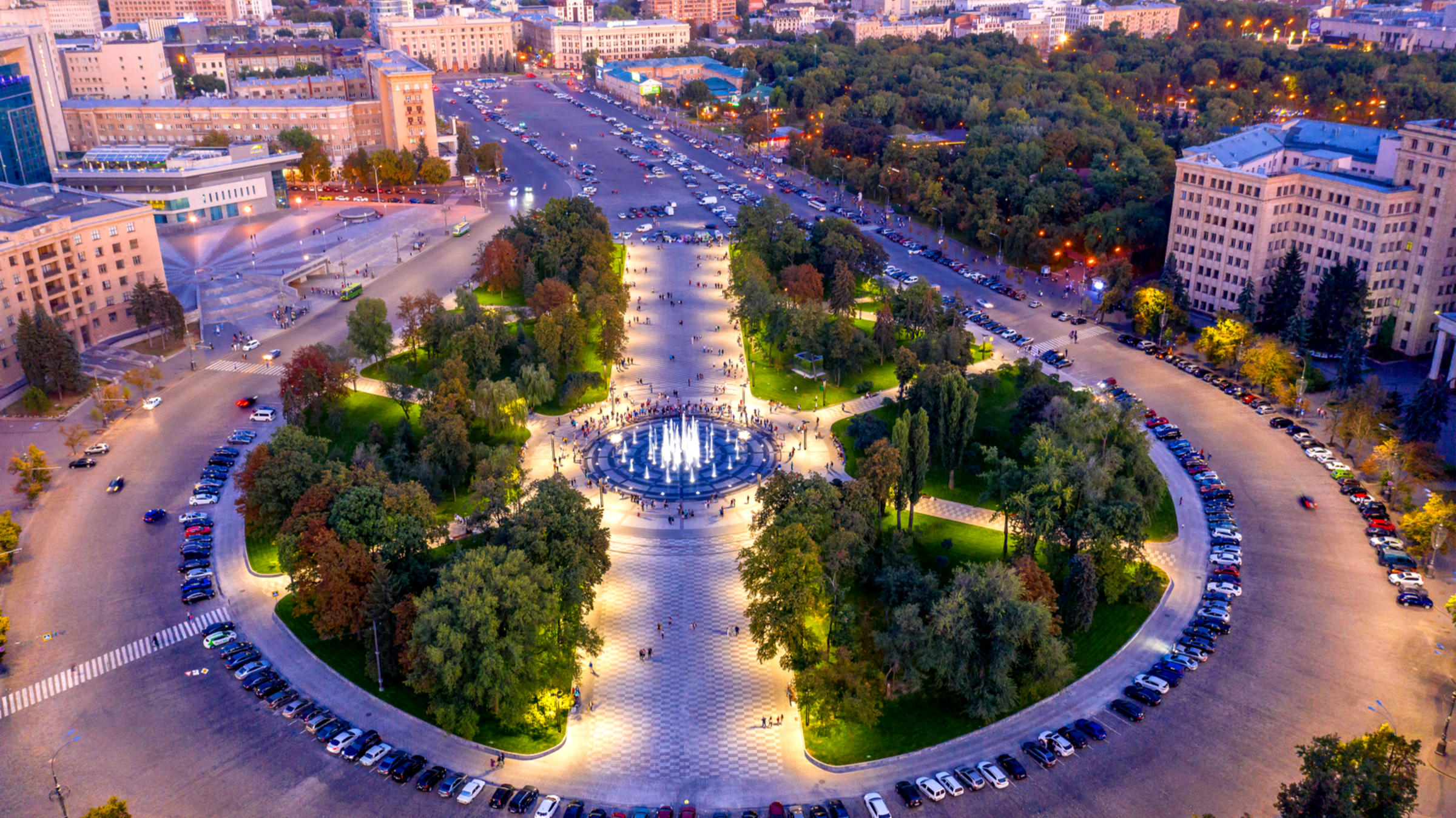 Площадь свободы в Харькове. Сегодня это 6 по величине площадь Европы