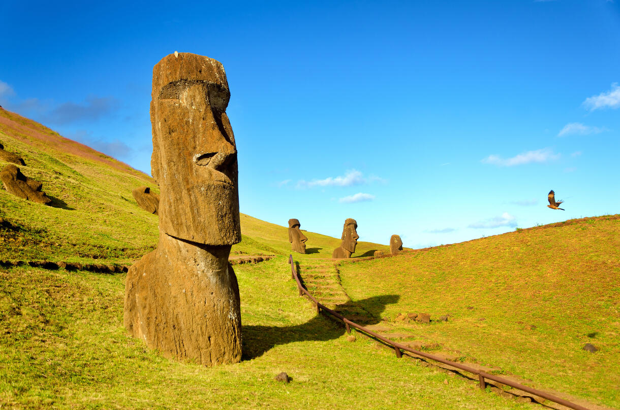 Sacred statues of Easter Island suffered volcanic damage - News | Planet of  Hotels, image size:1220x808