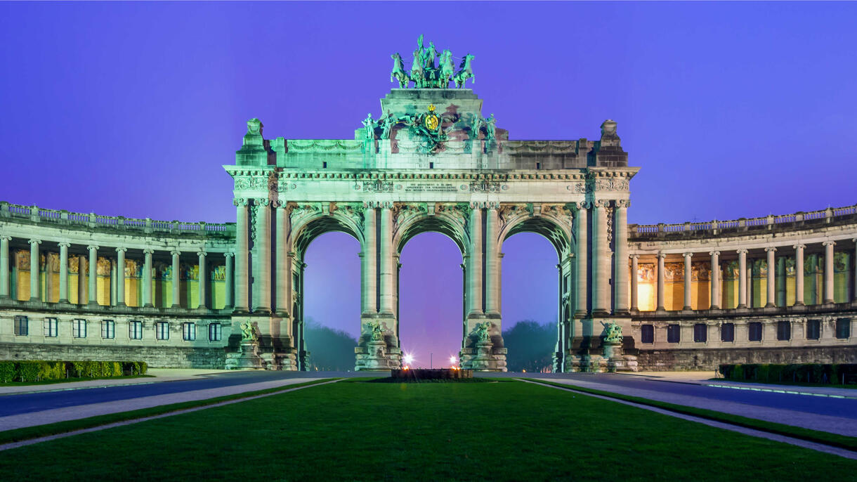 Әйелі досының үйдегі тағамын жалайды Шарлотта Вейл порно