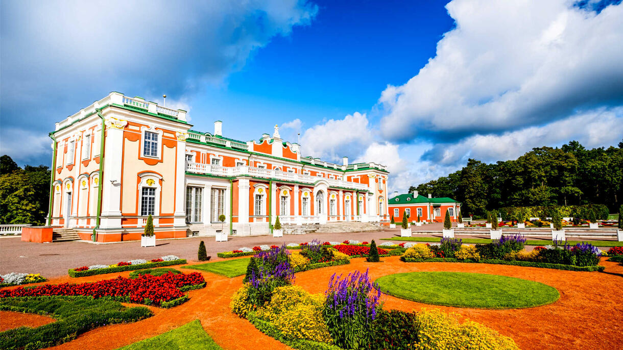 Пермьдегі секс кешінің порносы Лера нағыз жігіттермен толығымен жалаңаш