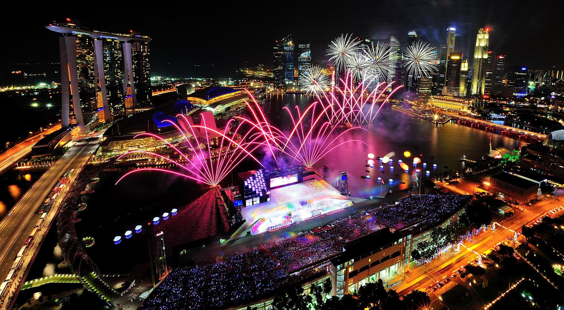 Жалаңаш әнші Марина Алиева