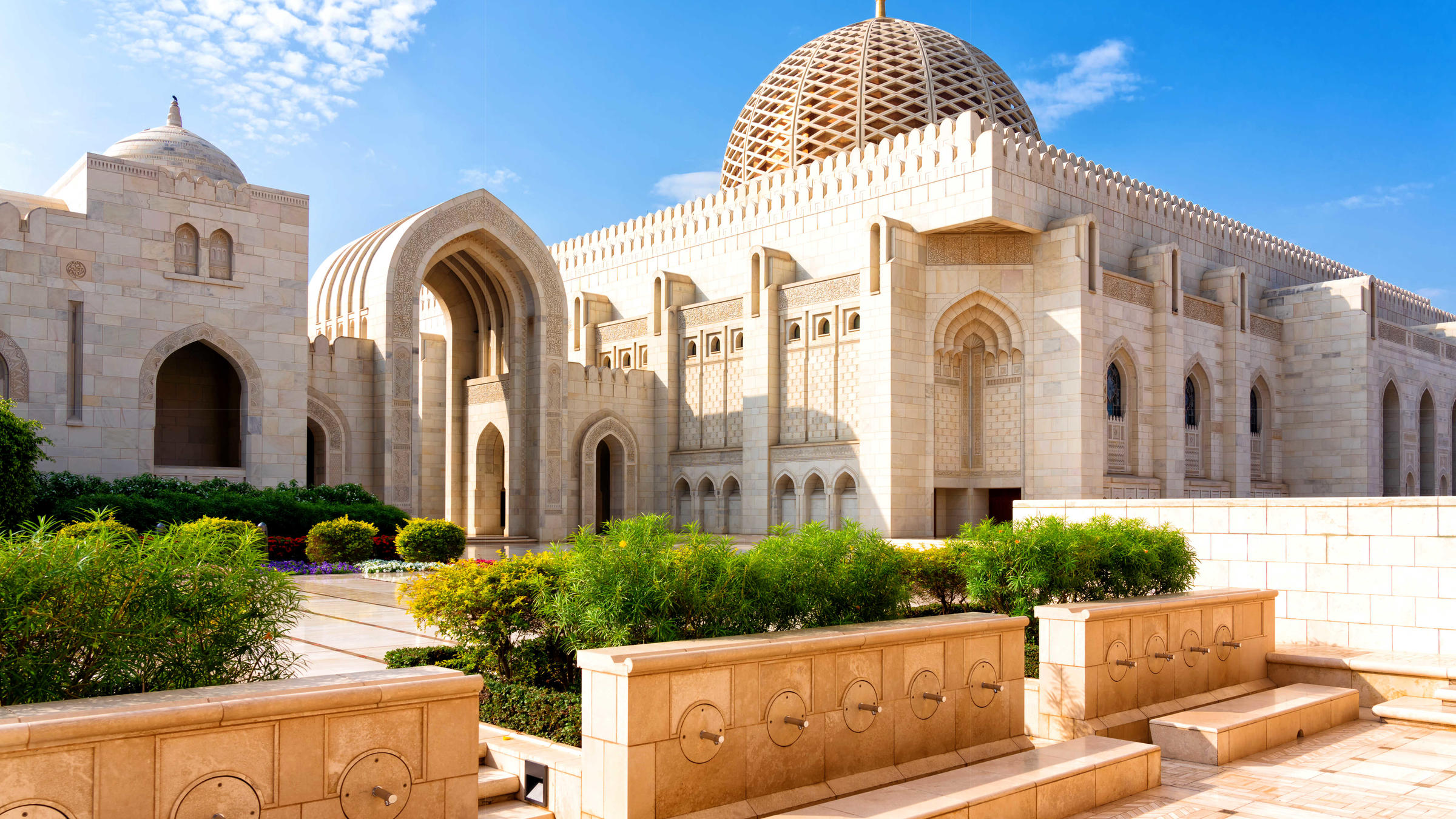 Большая мечеть Султана Кабуса или Маскатская соборная мечеть в Омане