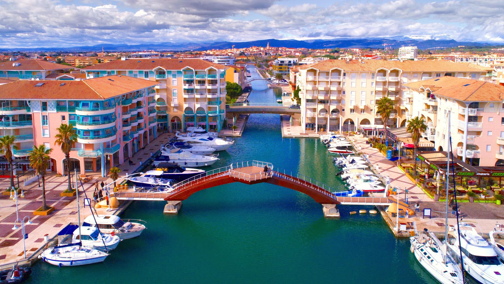 Fréjus, France — Tourist Guide of Hotels