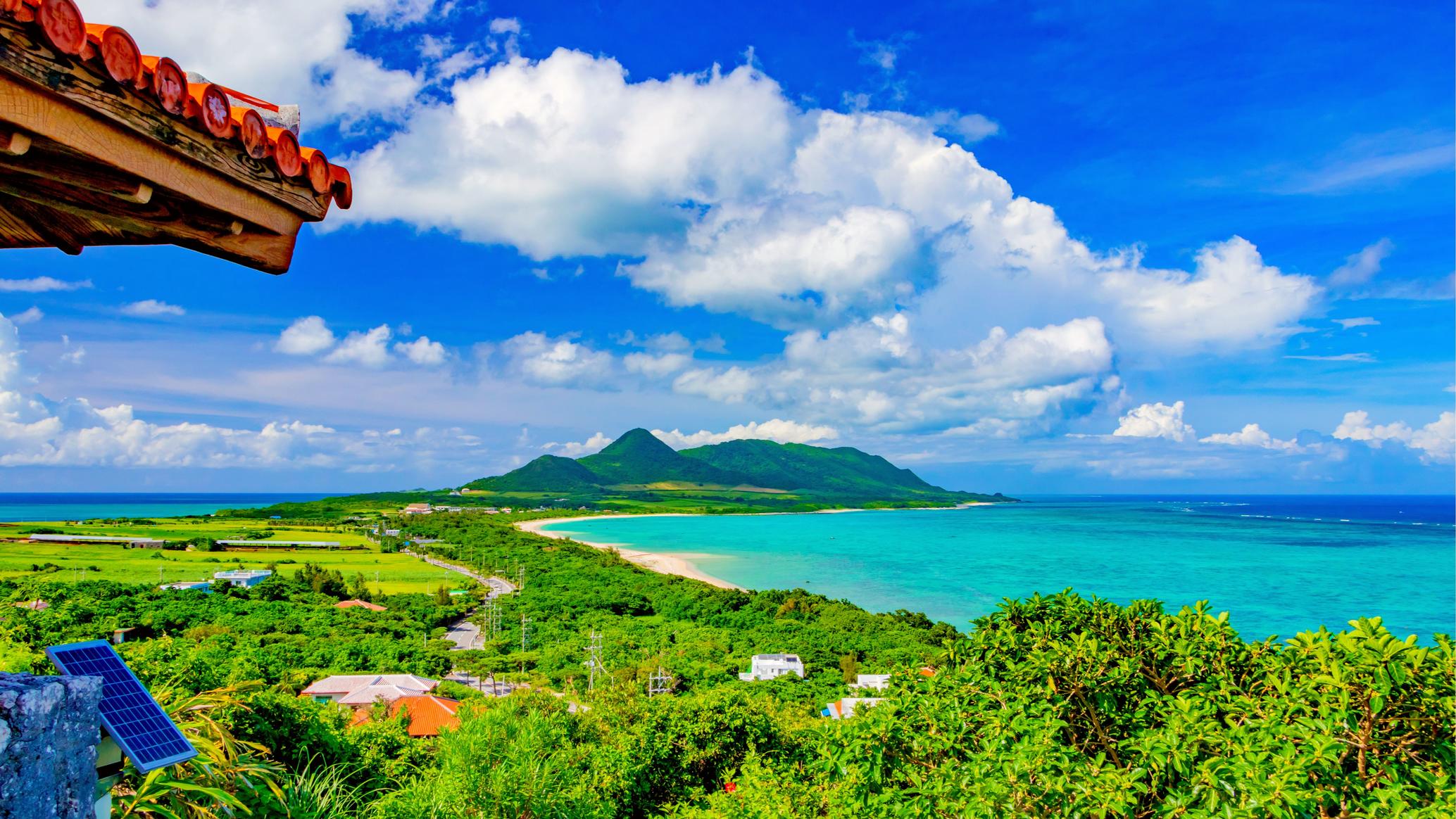 табиғатта жалаңаш әйел