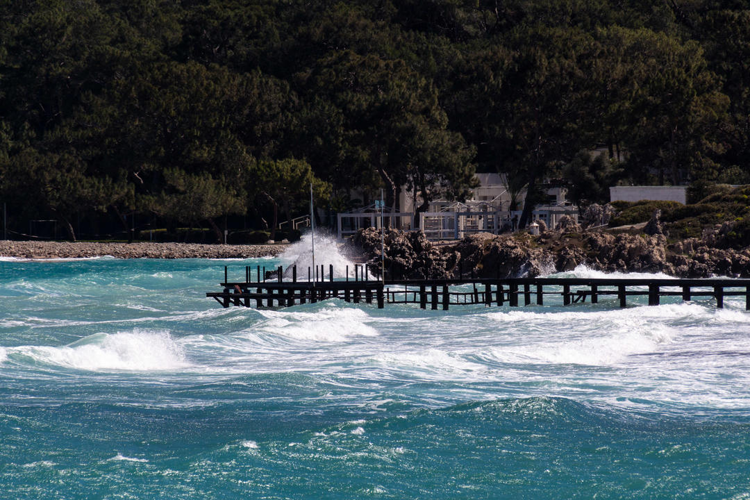 35 best surfing spots around the world | Planet of Hotels